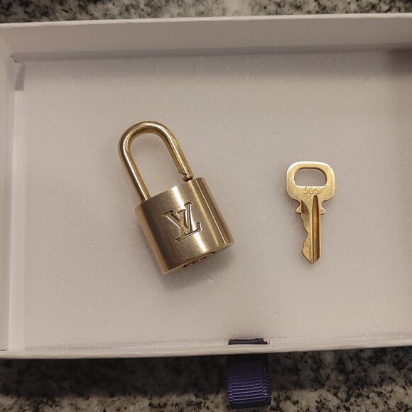 Louis Vuitton Padlock with Key #305. Made in France. - Picture 15 of 16
